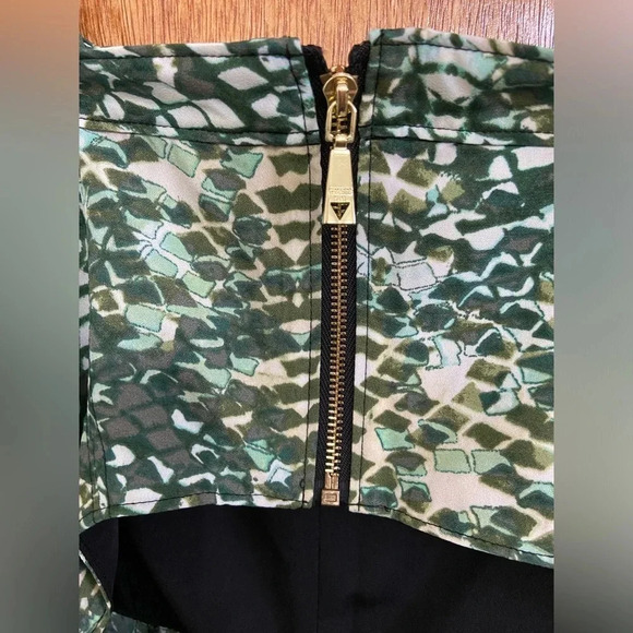 Guess Women's Sz 2 Green Snake Tank Cropped Jumpsuit Wide Leg Open Back Vacation - Picture 12 of 15